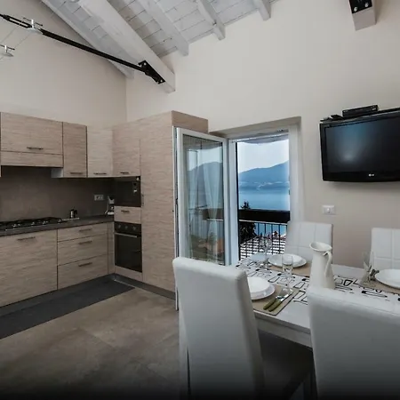 Sweet Lakeview Apartment Oggebbio